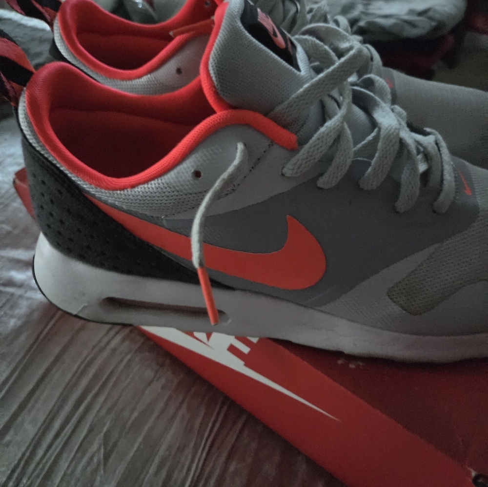 Men's NIKE AIR MAX TAVAS ESSENTIAL - Picture 3 of 6